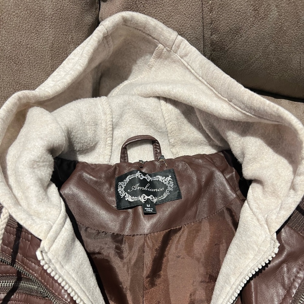 Youth jacket in very good condition, barely worn.